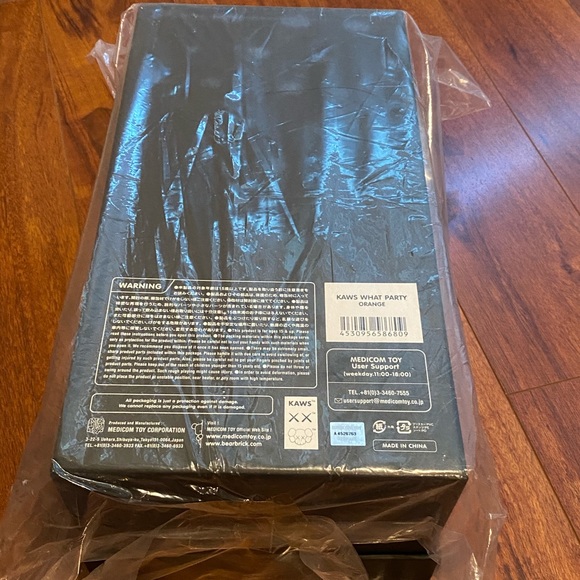 Kaws what party orange - Picture 3 of 3